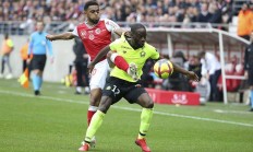 包含斯特拉斯堡主场战平兰斯，互有攻守的词条