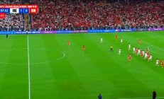 包含印度尼西亚对手一击险胜，成功晋级在位的词条