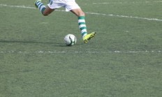 世界知名足球女运动员在比赛中表现出色