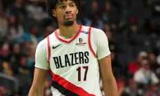 包含开拓者惜败爵士，遗憾失利的词条