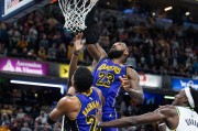 NBA季后赛焦点对决再次上演，悬念迭起