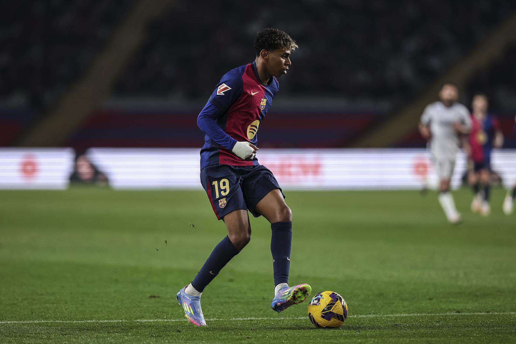 奥萨苏纳主场大胜，气势如虹