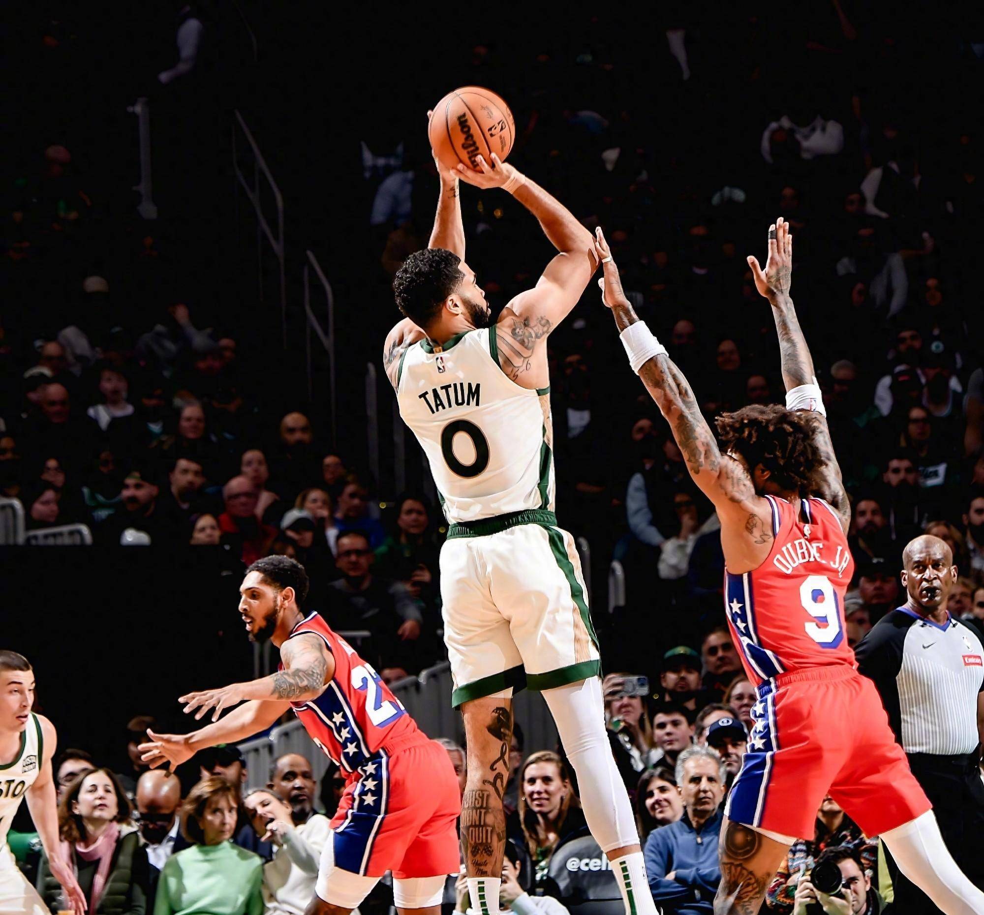 步行者胜凯尔特人，豪取九连胜