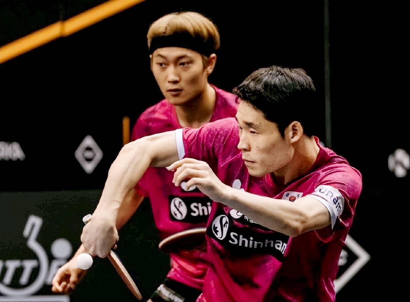 包含夺冠热门遭遇强敌，谁将笑到最后的词条