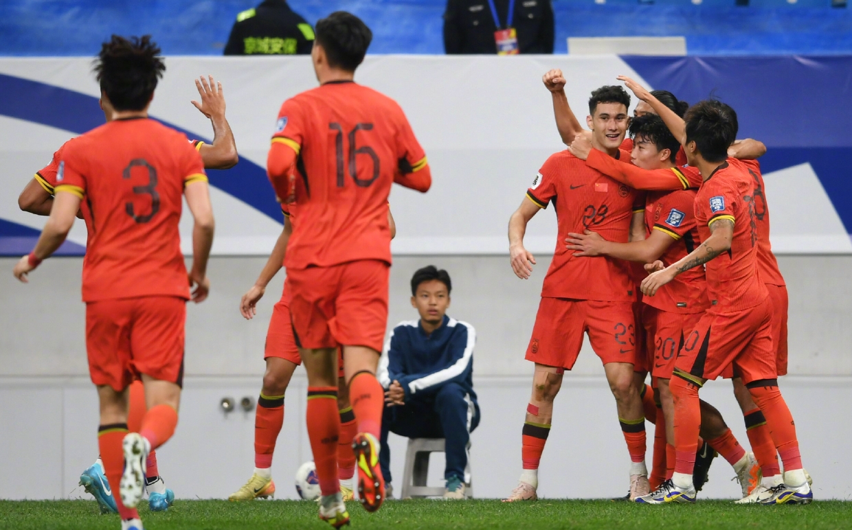 包含印度尼西亚对手一击险胜，成功晋级在位的词条