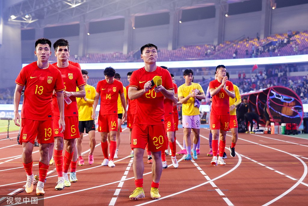 包含卡塔尔队将迎战法国队，看他们如何在比赛中斗志昂扬的词条