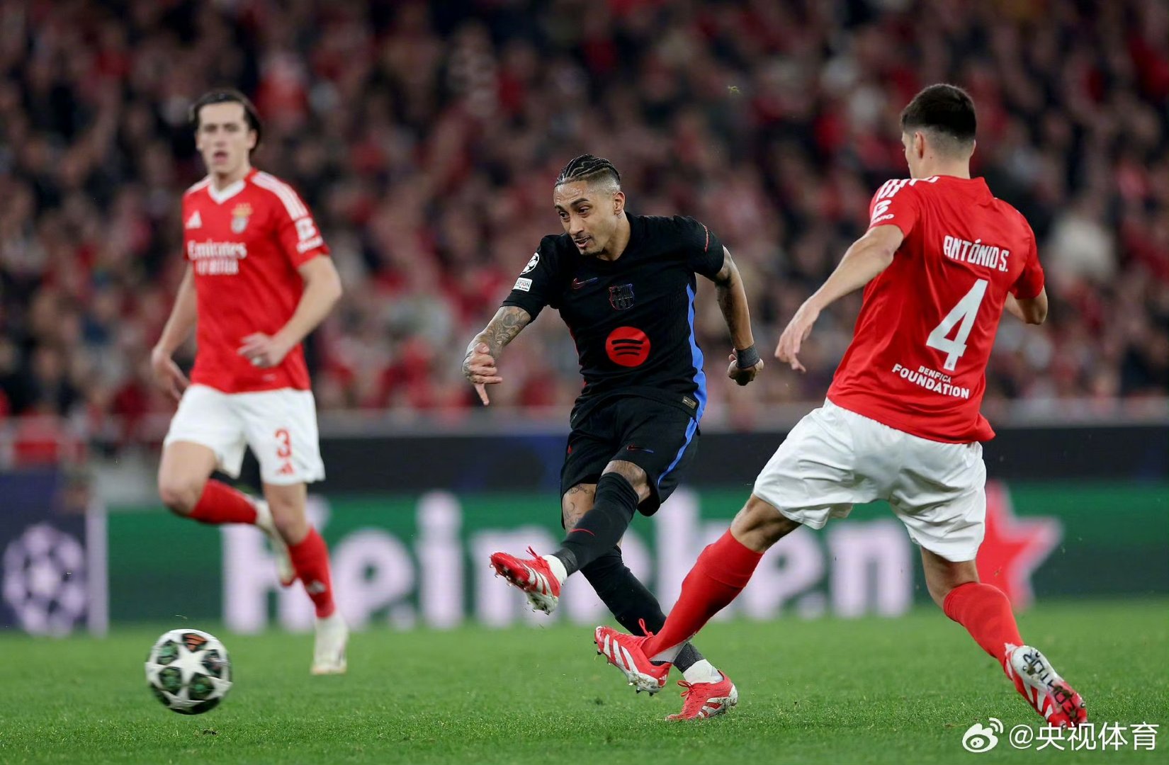 那不勒斯客场大胜卡利亚里，继续追赶拉齐奥的简单介绍