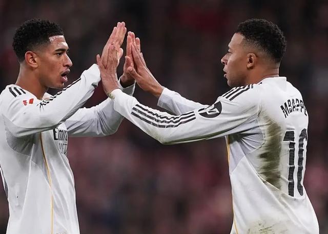 皇马在主场战胜对手，豪取三分