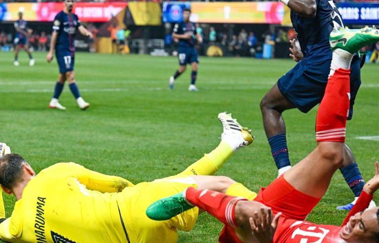 皇马在主场战胜对手，豪取三分